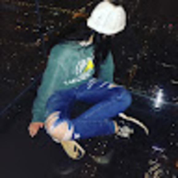 Meet your Posher, Hailey - Picture 1 of 1